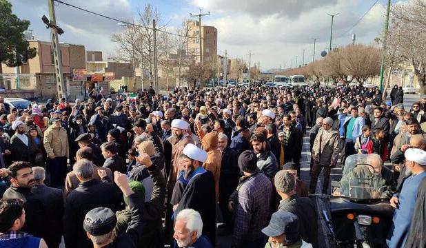 راهپیمایی مردم ملایر در محکومیت هتک حرمت به قرآن و مقدسات برگزار شد