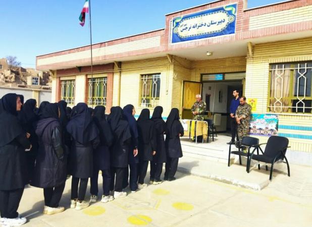 حسن‌دوست: ۴ هزار دانش‌آموز گرمه پای روایت‌های دفاع مقدس نشستند