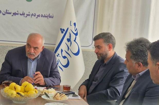 روند مثبت توسعه زیرساخت‌های شهرک‌های صنعتی رزن و درگزین / تعیین تکلیف زمین تولیدکنندگان قطعات لاستیکی ماهنیان در آینده نزدیک