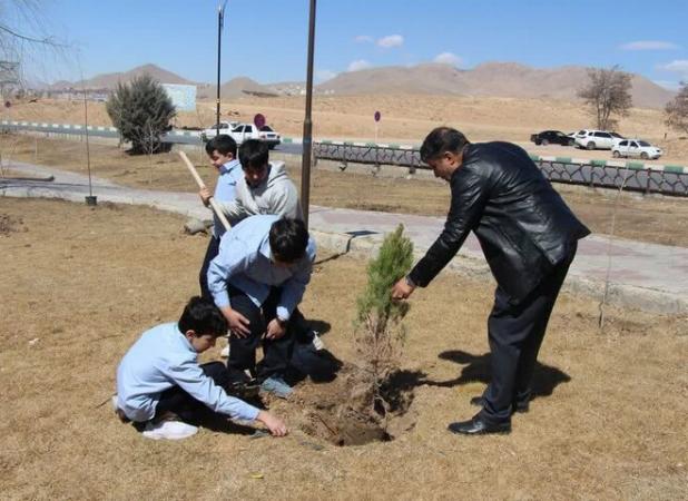 کاشت ۱۰۰ نهال در بوستان حاج قاسم سلیمانی در شهرکرد