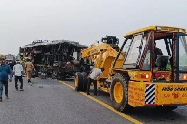 ۶ کشته و ۵۰ زخمی در پی برخورد دو اتوبوس در هند