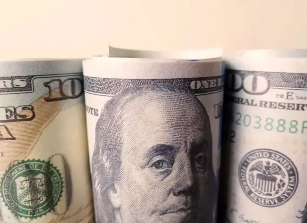 سقوط قیمت سکه و طلا در اولین روز هفته