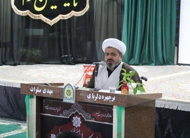 پلیس در تراز انقلاب باید خادم بی‌منت مردم باشد