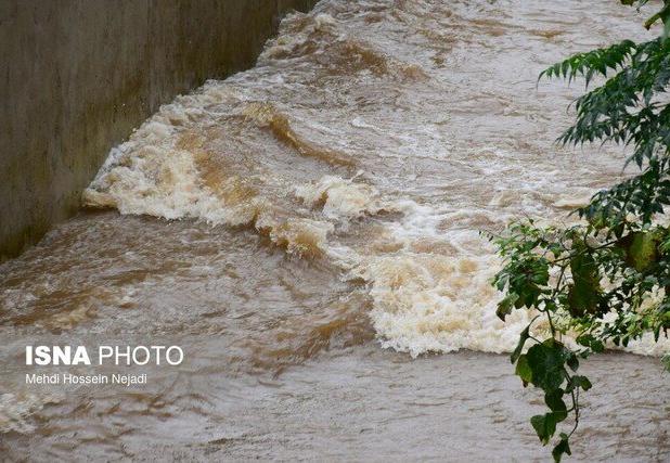 رفع آبگرفتگی مناطق دچار سیلاب مسجدسلیمان/ یک کشته در پی فرونشست مسیر هفتکل