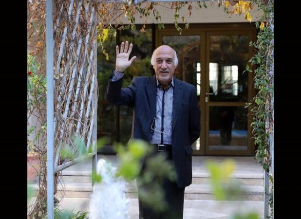افراد معدودی با اسوار قابل مقایسه‌اند؛ از نظر دانش کسی به او نمی‌رسید