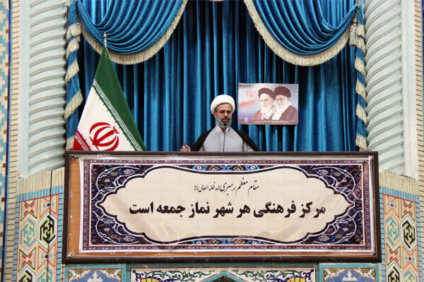 انسان آزاده در راه دفاع از حق حتی از جان خود می‌گذرد