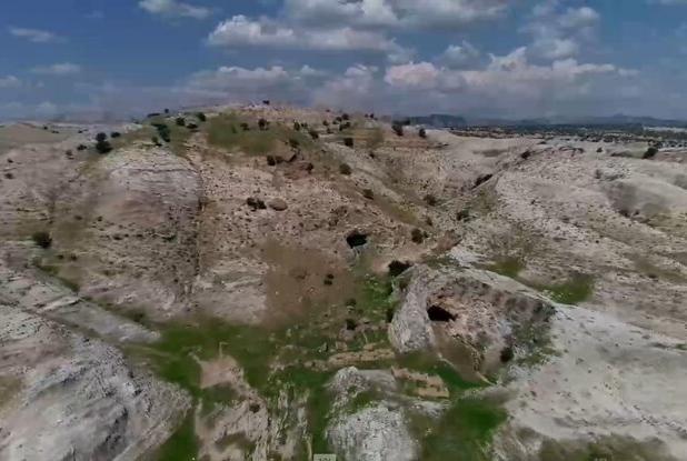 سرازیرشدن باران از کوه‌های زیارت سیدسلطان محمد رودان