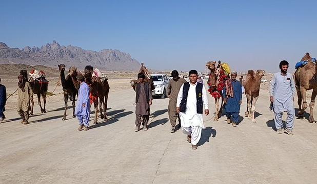 برگزاری مسابقات شتردوانی خاش به مناسبت روز جهانی خاک