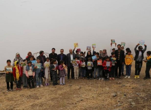 فردایی روشن در دل کوچ؛ کتابخانه‌های عمومی هم‌قدم با کودکان عشایر