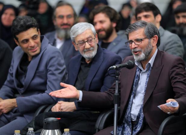 رهبر انقلاب نقد اجتماعی و سیاسی در شعر طنز را به رسمیت می‌شناسند