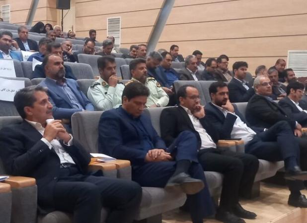 همایش «وفاق ملی و سرمایه‌گذاری برای تولید» در زرند برگزار شد