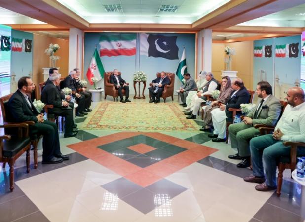 مسلمانان علم خود را باهم به اشتراک بگذارند