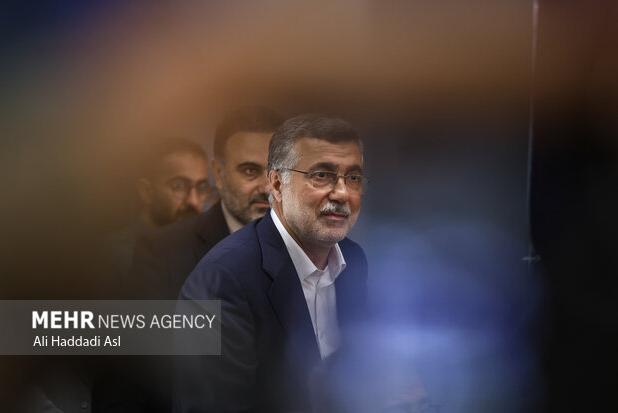 وزیر بهداشت حرم حضرت معصومه (س) را زیارت کرد