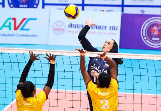 برد طوفانی زنان سروقامت تبریزی در خانه