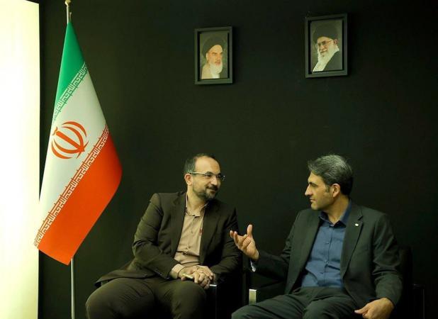بازدید مدیرعامل رایتل از غرفه ایرانسل در نمایشگاه الکامپ