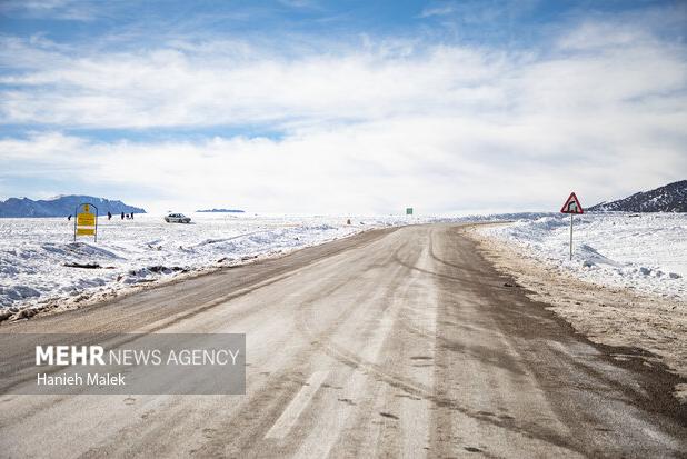 بارش برف در آزادراه خرم‌آباد به اراک