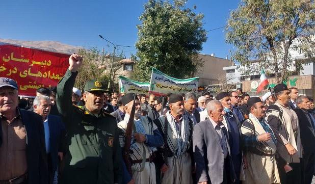 آغاز راهپیمایی یوم‌الله ۱۳ آبان با حضور اقشار مختلف مردم در لرستان