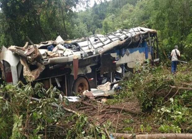 ۲ کشته و ۴۰ زخمی در تصادف اتوبوس در مرکز آرژانتین