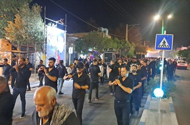 اردستان در شب تاسوعا غرق در ماتم شد