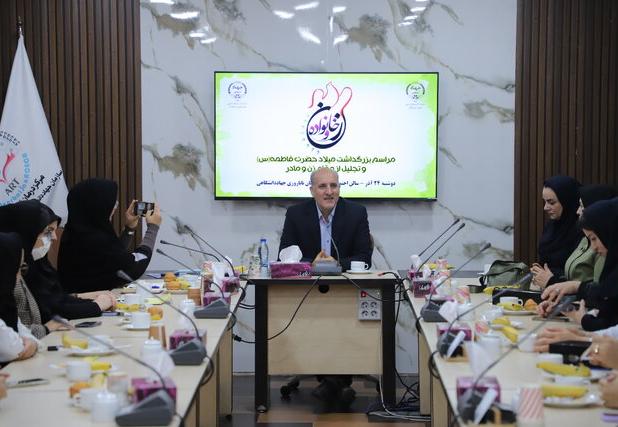 بالاترین رسالت زنان، مادر بودن و ایفای نقش فرهنگی است