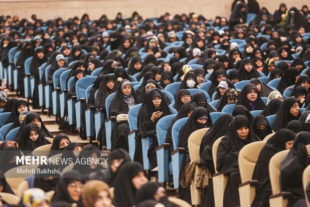 تشکیل حلقه‌های میانی در جامعه‌الزهرا(س) برای اطلاع‌رسانی پذیرش طلاب