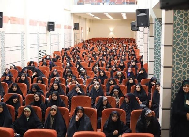 حوزه‌های علمیه باید الگویی کارآمد از تمدن اسلامی برای جهان ارائه دهند