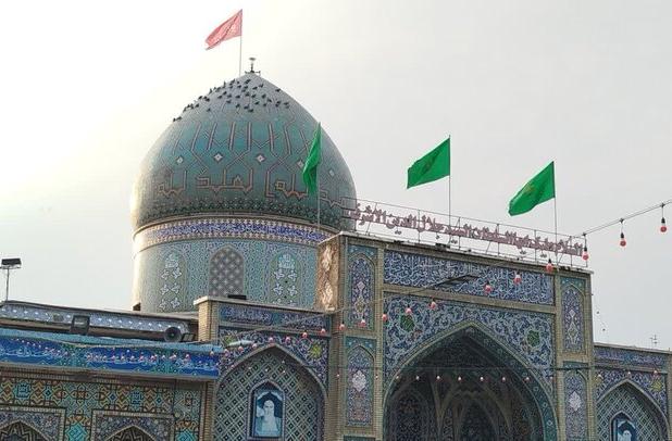 اهتزاز پرچم سرخ انتقام برفراز گنبد سلطان سیدجلال‌الدین اشرف (ع)