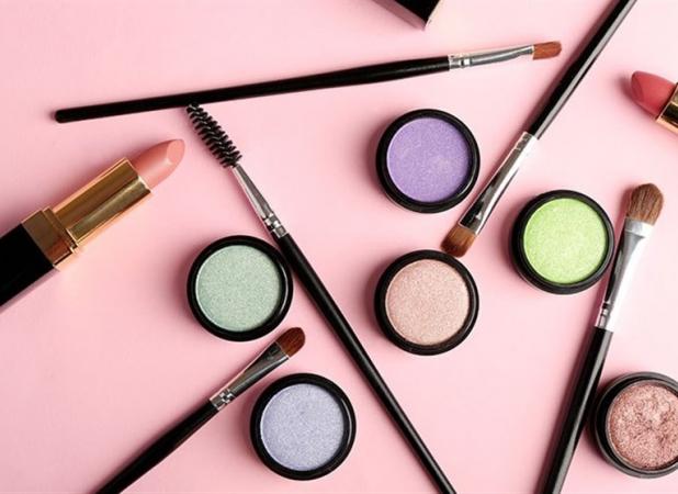 این محصولات آرایشی "غیرمجاز" هستند!