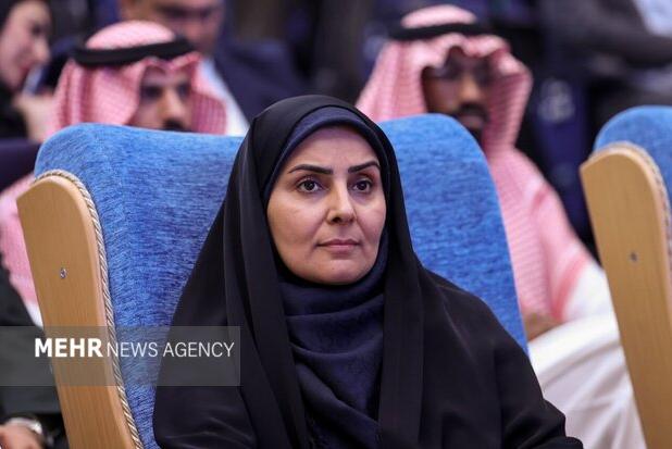 ادای احترام وزیر راه و شهرسازی به مقام شامخ شهدای شهرستان مهران