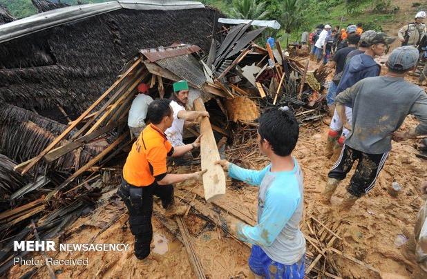 حداقل ۱۰ کشته و ۱۸ مفقود در پی رانش زمین در اندونزی