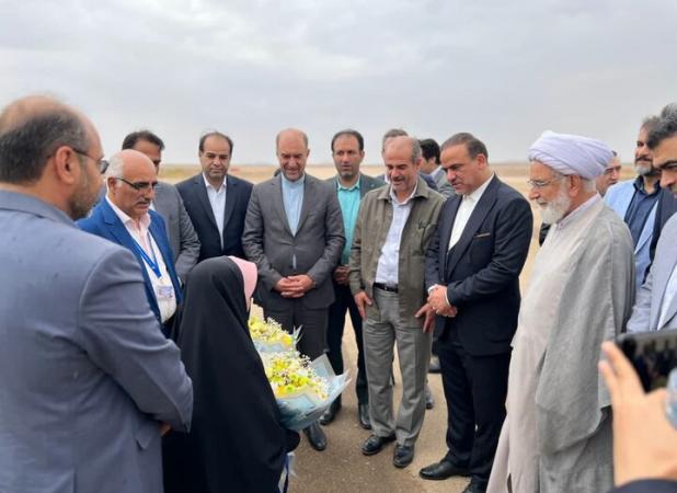 معاون وزیر راه و شهرسازی وارد فرودگاه گناباد شد