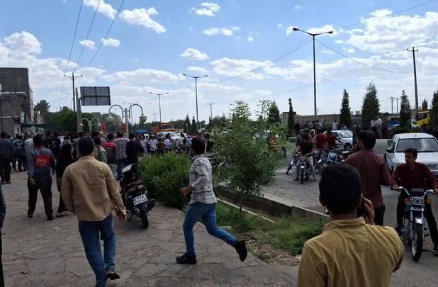 زلزله ۲ خانوار روستای « زنده جان» کاشمر را زیر آوار برد