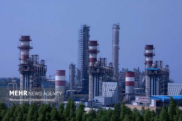 استاندار بوشهر: زنجیره ارزش پتروشیمی در استان توسعه یابد