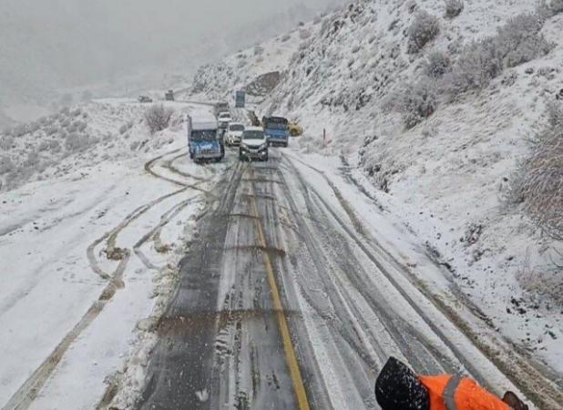 برف‌روبی و نمک‌پاشی محور مریوان- سقز