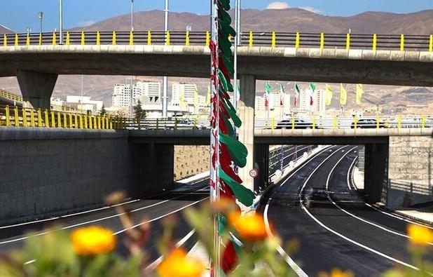 کلاس درس روی پل‌های عابر یزد؛ اکران آموزش‌های ترافیکی متناسب با هندسه معابر