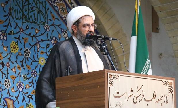 امام جمعه همدان: وزارتخانه‌ها اختیارات بیشتری به استان‌ها بدهند