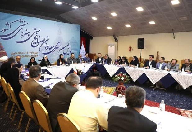 مردمی‌سازی صنایع‌دستی در دستور کار است/ هم‌گرایی، هم‌افزایی و هم‌کنشی در رابطه با صنایع‌دستی اتفاق می‌افتد