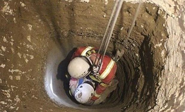 یک آتش‌نشان در عملیات نجات از چاه جان باخت