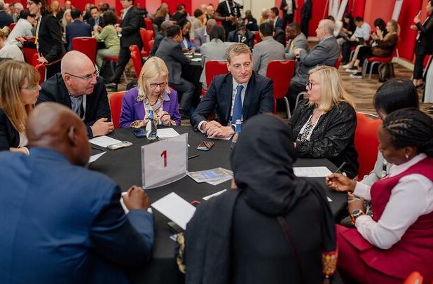 حاشیه‌های غیر استاندارد معاون یک سازمان دولتی!