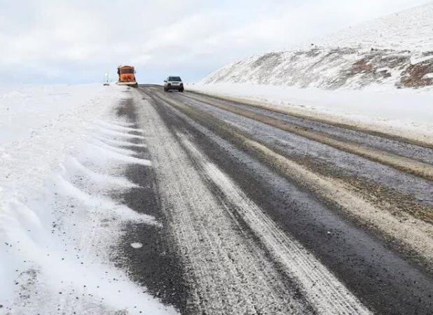 محورهای مواصلاتی پاوه با وجود بارش سنگین برف باز است