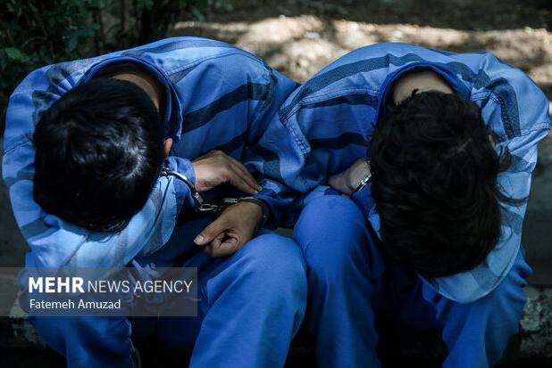 عاملان سنگ پرانی به کامیون های عبوری در قزوین دستگیر شدند