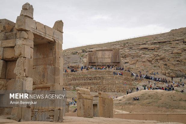لغو ممنوعیت صادرات تخت نرد و گمانه زنی در تخت جمشید