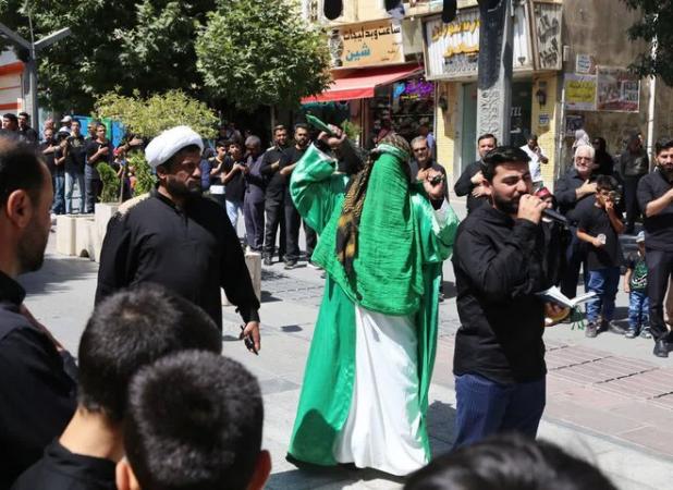 شور حسینی در سنندج؛ آئین‌های عاشورایی با حضور پرشور جوانان