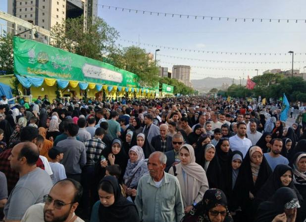 حضور پرشور زائران و مجاوران رضوی در جشن امام رضایی‌ها