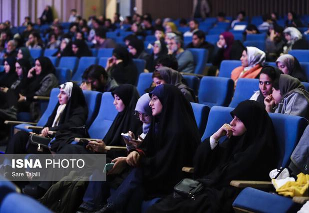 آنگاه که شعر، زبان  امید و اعتراض یک ملت می‌شود