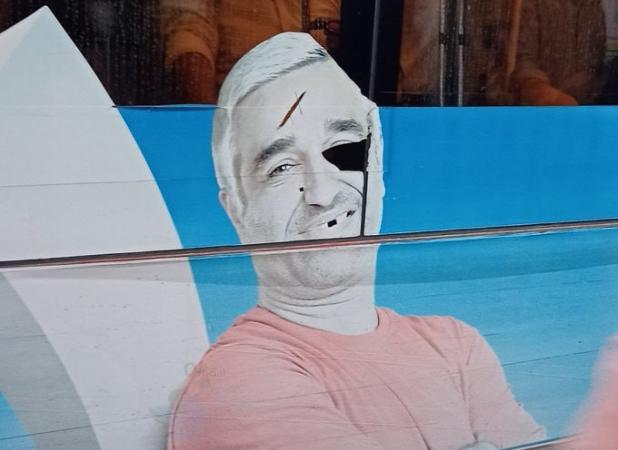 تخریب عکس پژمان جمشیدی در مترو تهران!