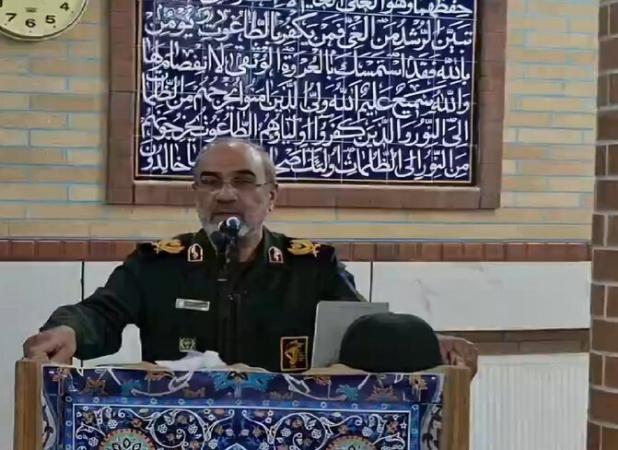شهدا اجازه ندادند یک وجب از خاک کشور به دست دشمن بیفتد