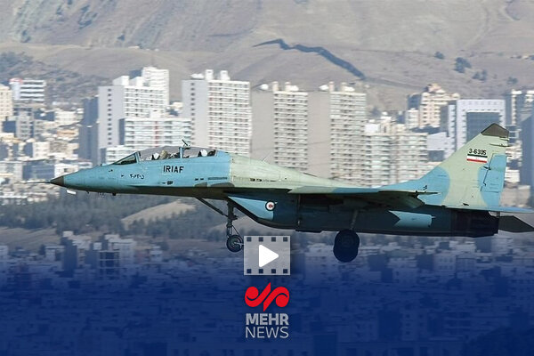 پرواز جنگنده میگ ۲۹ نیروی هوایی ارتش بر فراز فرودگاه مهرآباد تهران