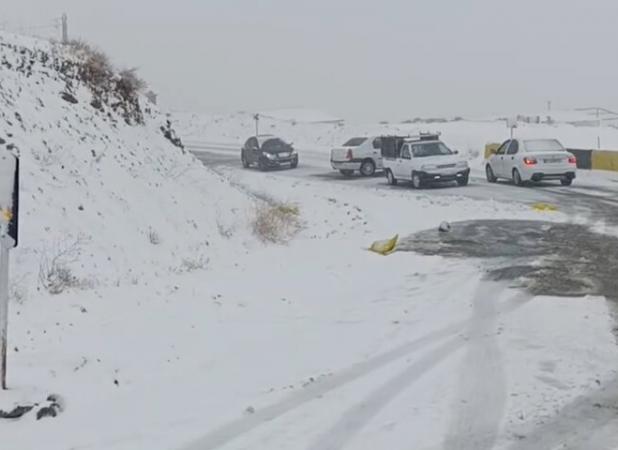 بارش شدید برف در جاده جدید شهرستان طالقان