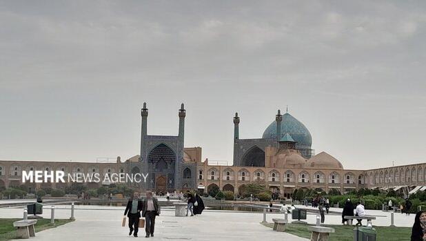 هوای ابری و سالم اصفهان در ساعات پایانی ۱۴۰۳